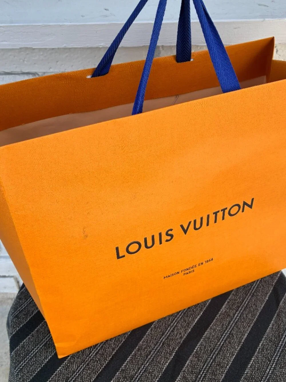 LOUIS VUITTON | Shoe box, shopping bag, and ribbon